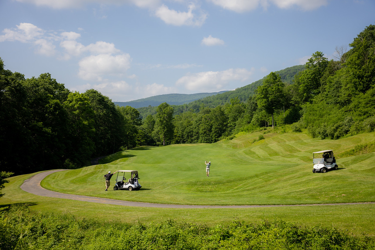 Klub Golf Raven – Lapangan Golf Paling Unik di Virginia Barat